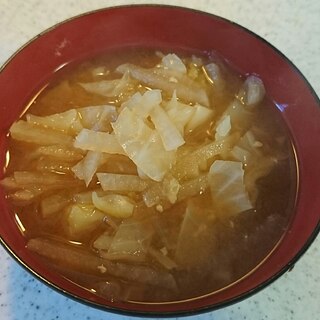 大根とキャベツの味噌汁